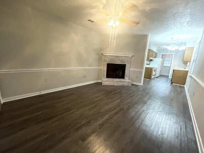 Photo - 107 Woodstone Pl