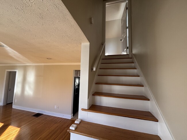 Photo - 30 Bluegrass Ct