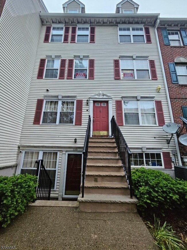 Photo - 157 W Market St Townhome