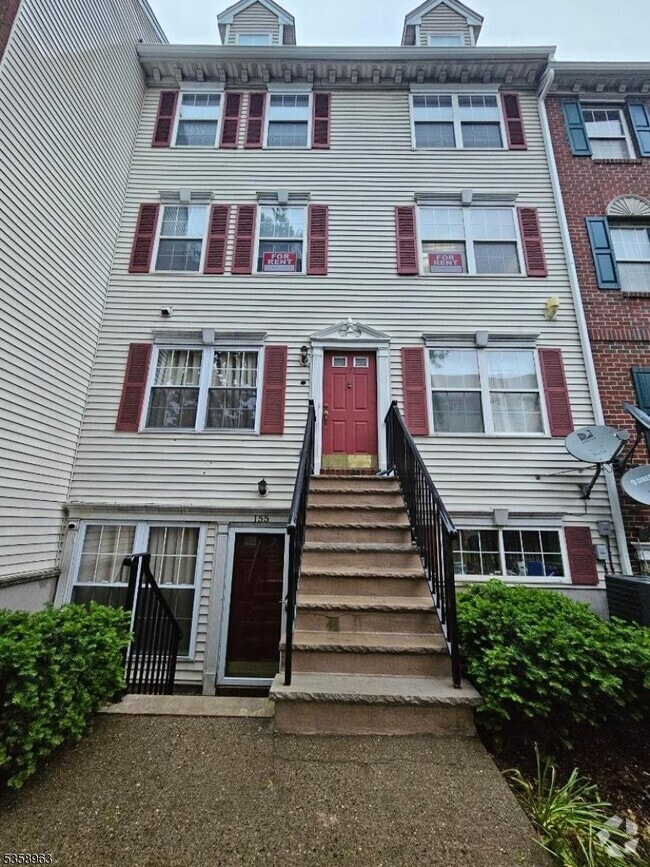 Building Photo - 157 W Market St Rental