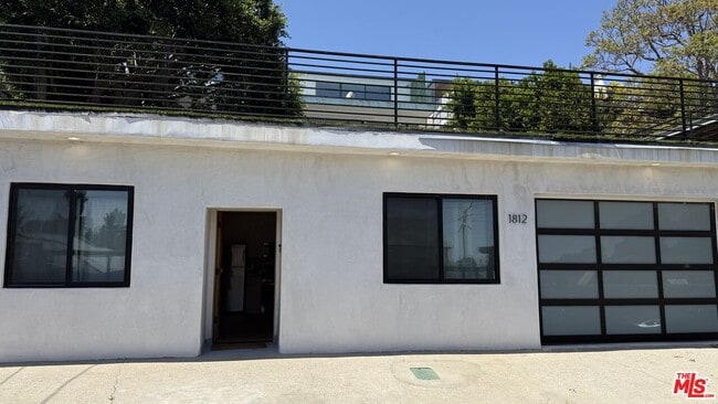 Building Photo - 1812 Navy St