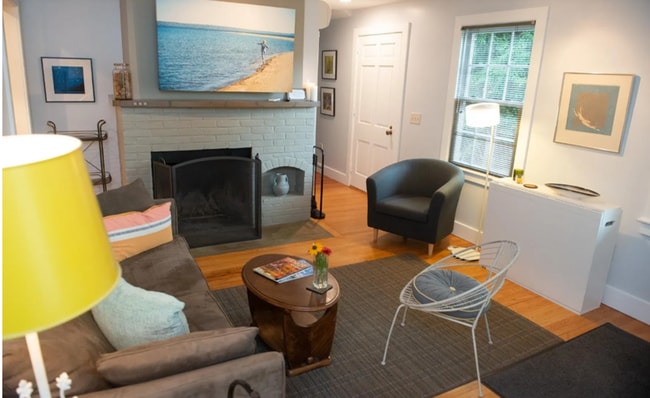 Fotografía del edificio - 232 Butternut Hill Rd Unidad Cottage