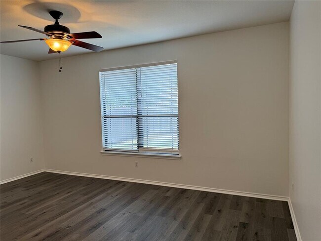 Photo - 812 Watson Way