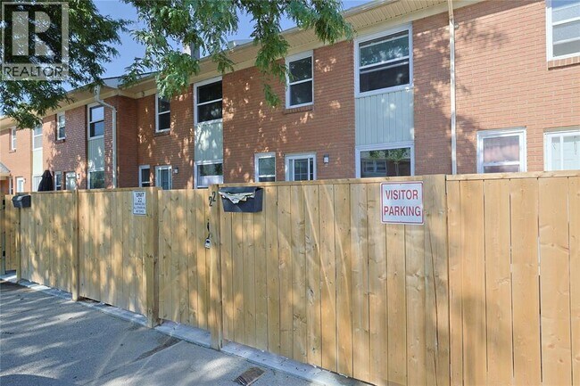 Photo - 834 Exmouth St