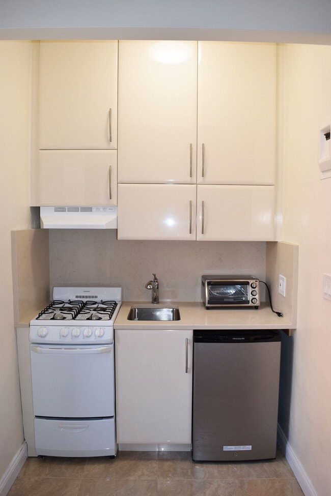 Photo - 30 E 95th St