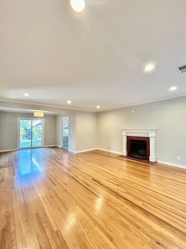 Photo - 811 9th Ave