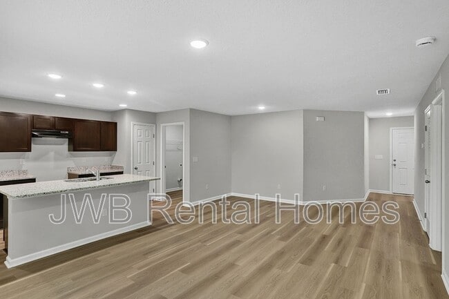 Photo - 1451 W 15th St