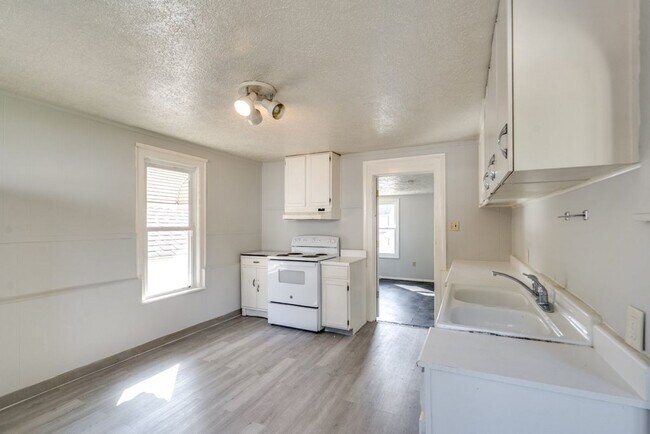 Photo - 491 Allyn St Unidad #1