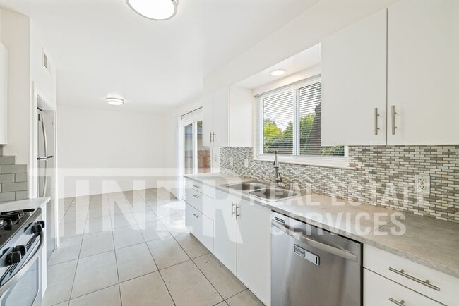 Photo - 6169 Oakgreen Cir