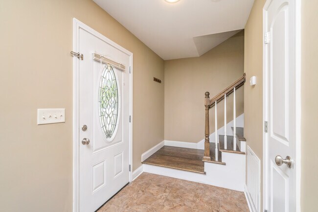 Photo - 906 E Inskip Dr Unidad Right