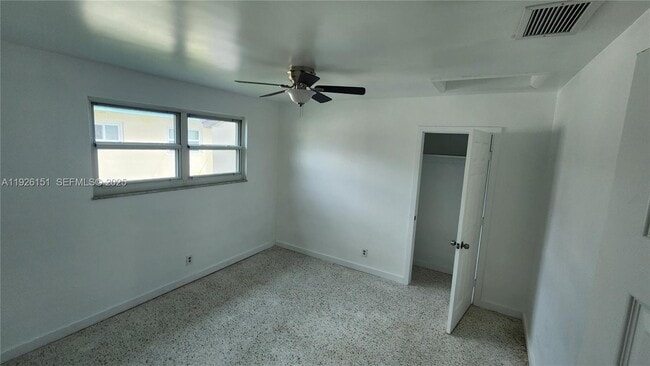 Building Photo - 4555 SW 32nd Ave Unit 1