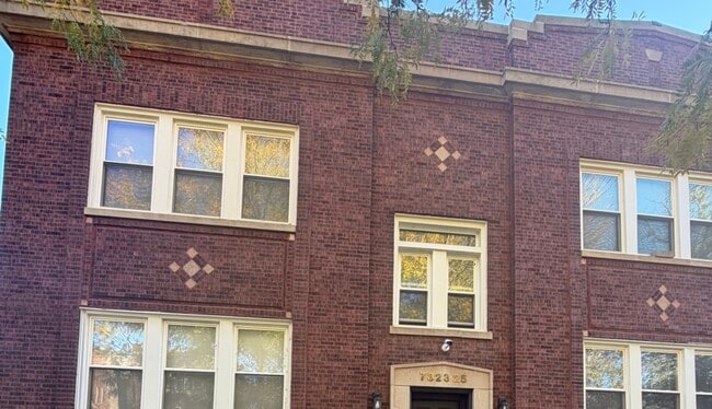 Building Photo - 7823 S Colfax Ave Unit 2N