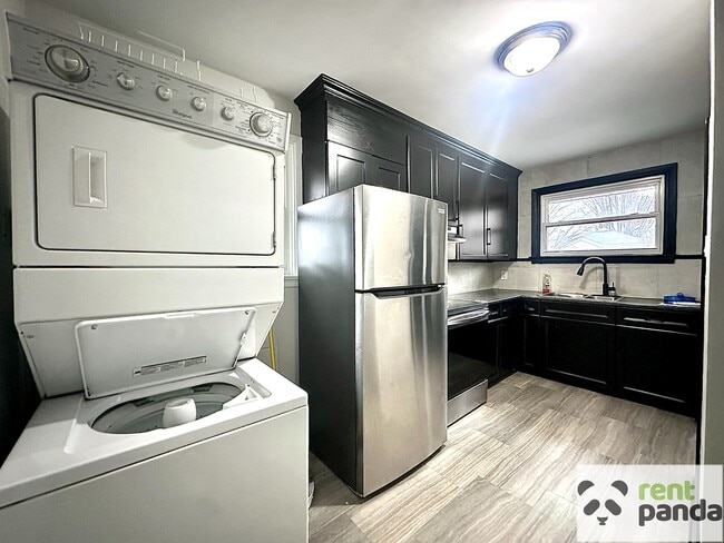 Building Photo - Baldwin Upper Unit