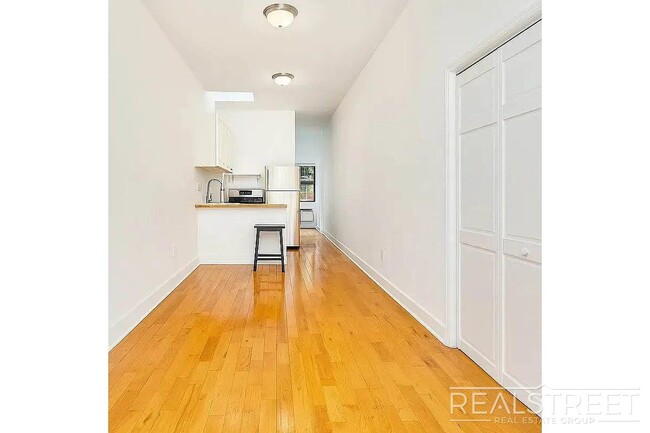 Photo - 1 Bed | 1 Bath | $3,399 | Railroad Layout | Pet Friendly | L Train + Near M Unit 3L