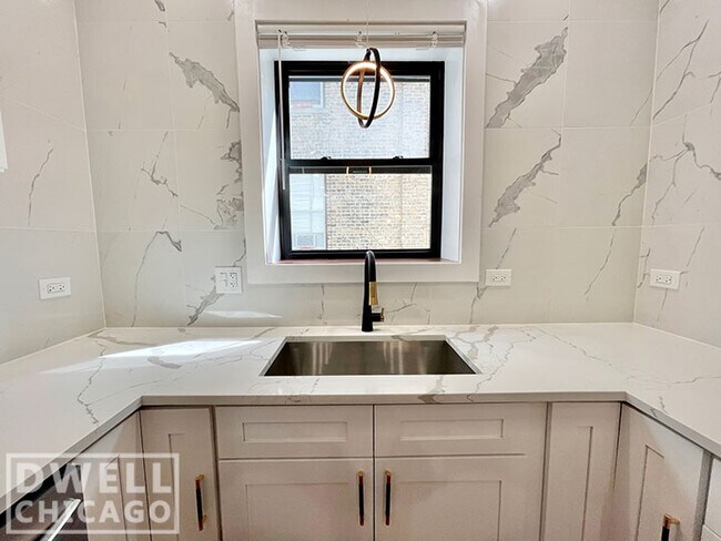 Photo - 4010 W Warwick Ave Unidad #1