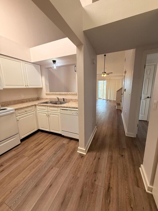 Photo - 4276 Calinda Ln Unidad 153