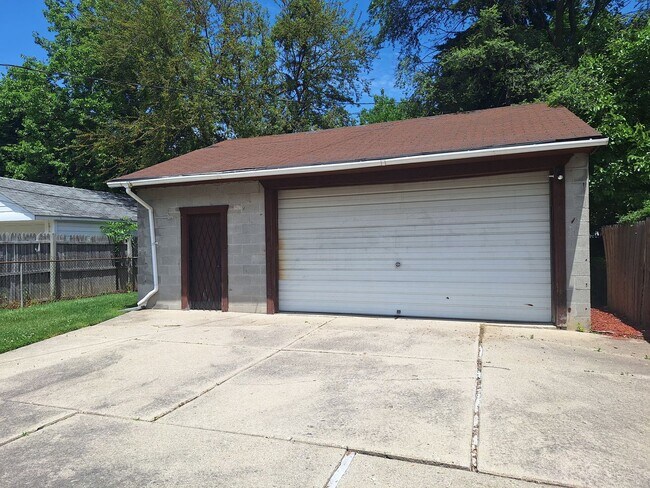 Photo - 19389 Washtenaw St