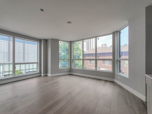 1215 N Clark St
