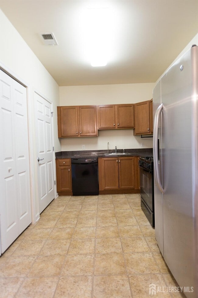 Building Photo - 1443 Sierra Dr