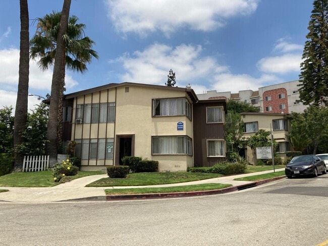 Building Photo - Reno Hoover Apartments..Beautiful, Spaciou... Unit 31-2