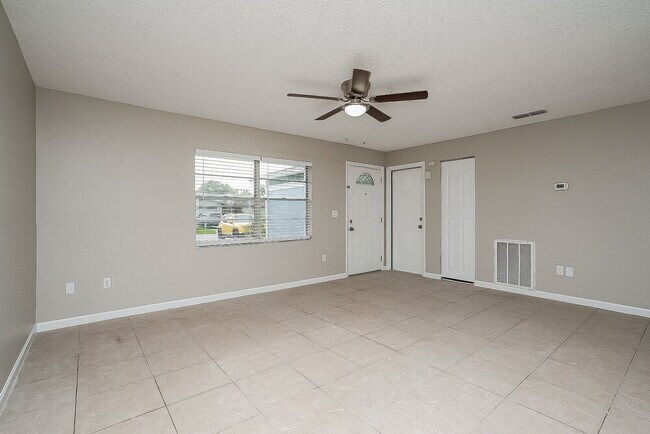 Photo - 1070 Bridlewood Way
