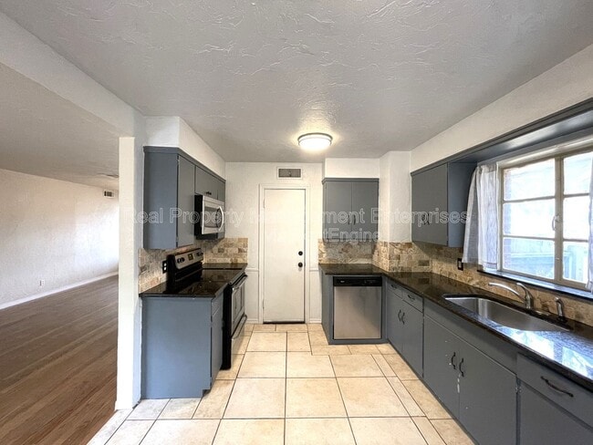 Photo - 2225 NW 50th St