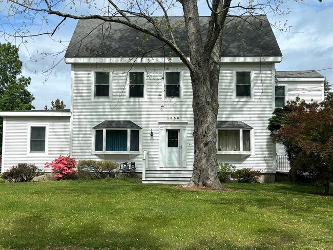 Building Photo - 1850 Salem St Unit 2 Rental