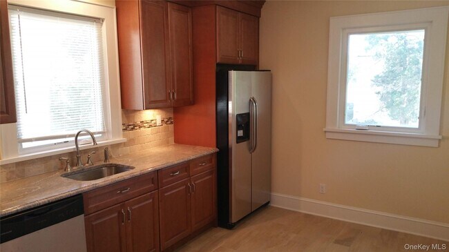 Photo - 471 Webster Ave