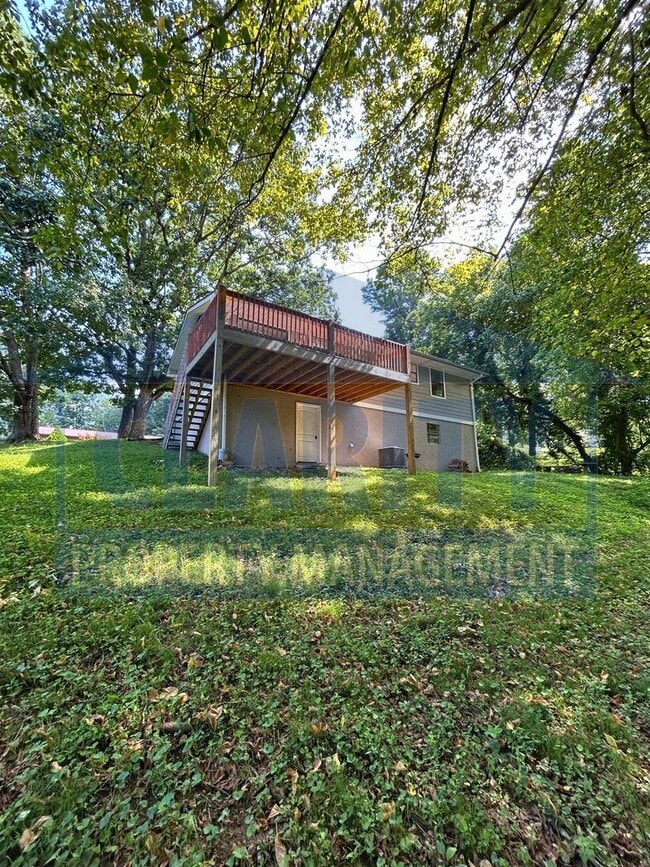 Photo - 1970 Greendale Dr NE
