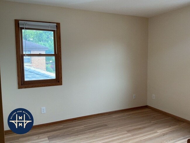 Photo - 2167 S 75th St