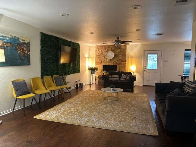 Photo - 108 Belaire Cir