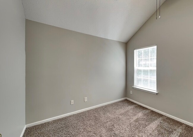 Photo - 2621 Fairstone Ave
