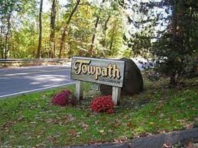 Modern and Professional Towpath Condo - Modern and Professional Towpath Condo