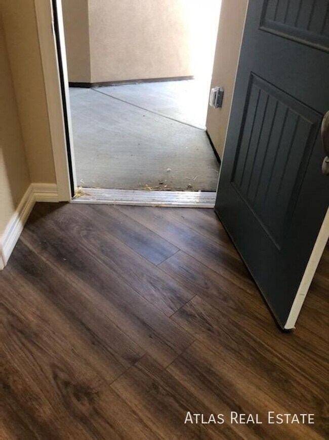 Photo - 755 Brambleberry Hts