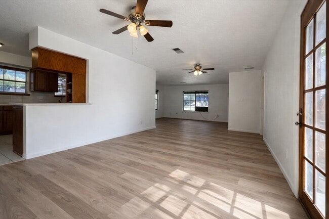 Photo - 1220 Kelving Way