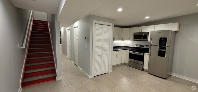 Building Photo - 605 E Girard Ave Unit 3rd floor Rental
