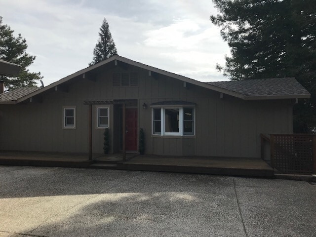 Photo - Don't Miss out on a Summer at the Lake.  Beautiful Fully Furnished Lake Front Home available MAY-...