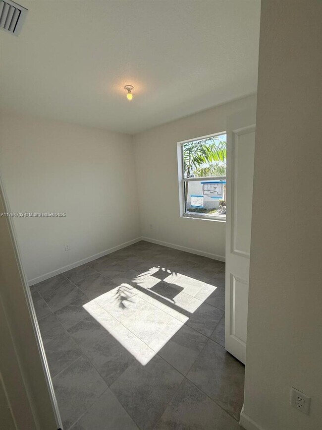 Photo - 132 NW 11th Ct