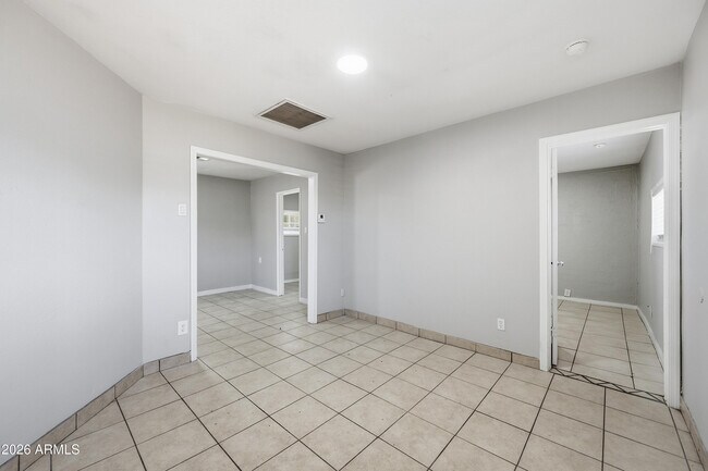 5206 W Ocotillo Rd Unit B