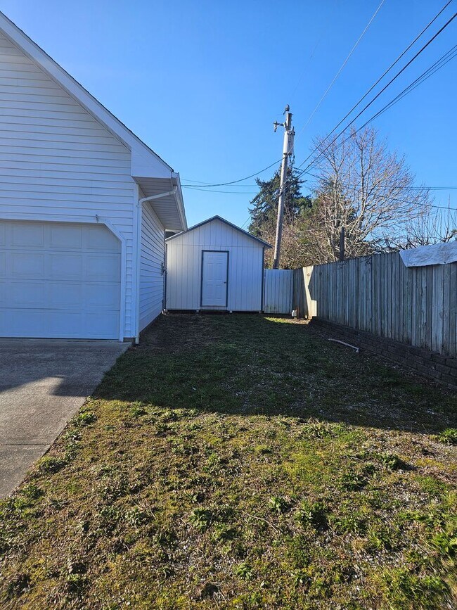 Photo - Stunning  newer 3 bed/2 bath home in Coos Bay