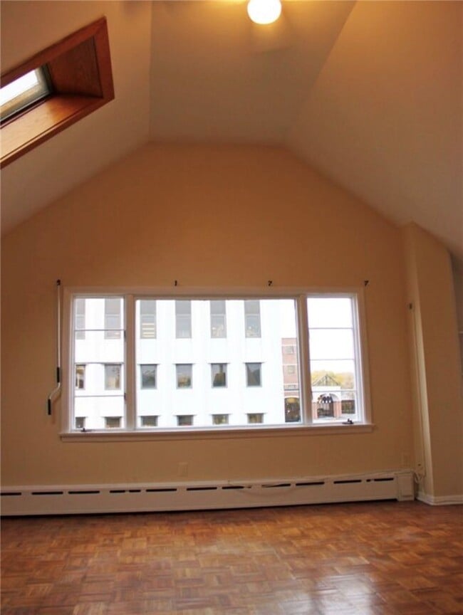 Photo - 223 Alexander St