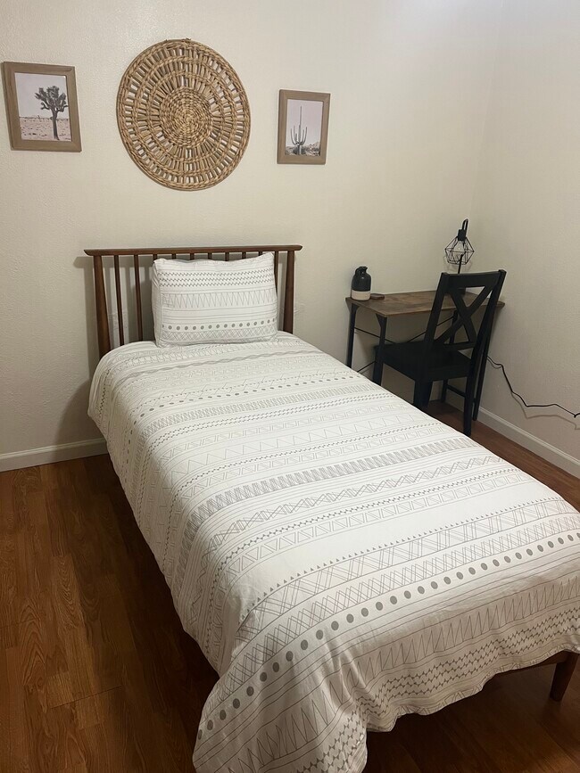 Photo - 2819 E 20th St