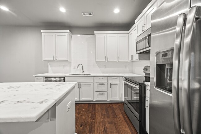 Building Photo - 2055 S Florida Way