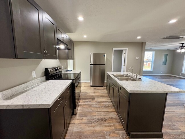 Photo - 422 Lexington Ave