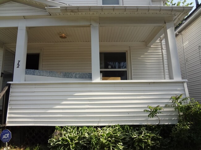 Photo - HUGE SINGLE FAMILY FOR RENT !!