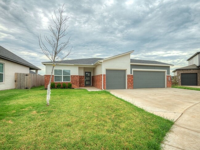 Building Photo - Beautiful New Construction Home in Edmond