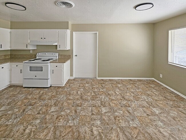 Photo - 6552 Valley Ave