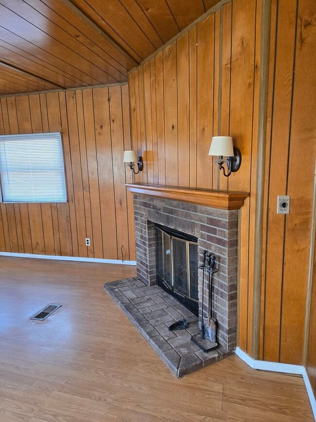 Photo - Three Bedroom, Pet Friendly Home!