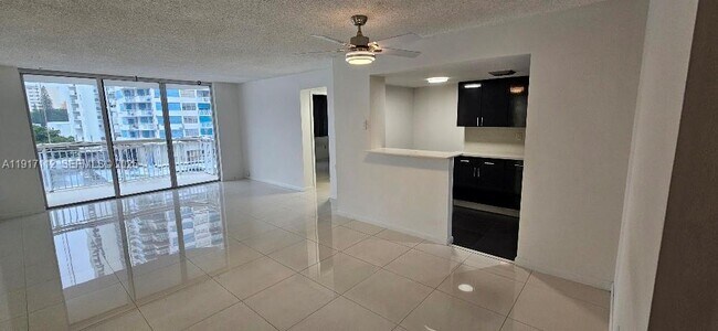Photo - 18021 Biscayne Blvd Unit 402