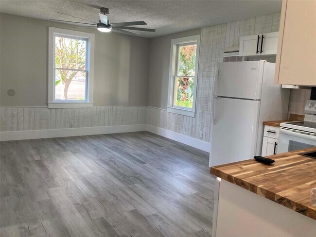 Photo - 31 W Oakwood St